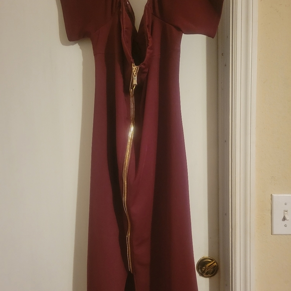 Bodycon dress with a double front zipper. - Picture 1 of 1